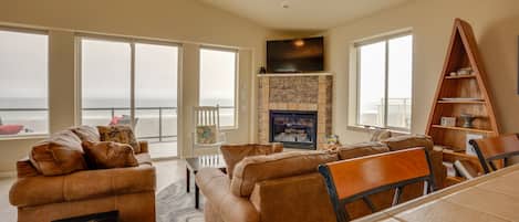 Gold Beach Vacation Rental | 3BR | 3.5BA | Stairs Required | 1,992 Sq Ft