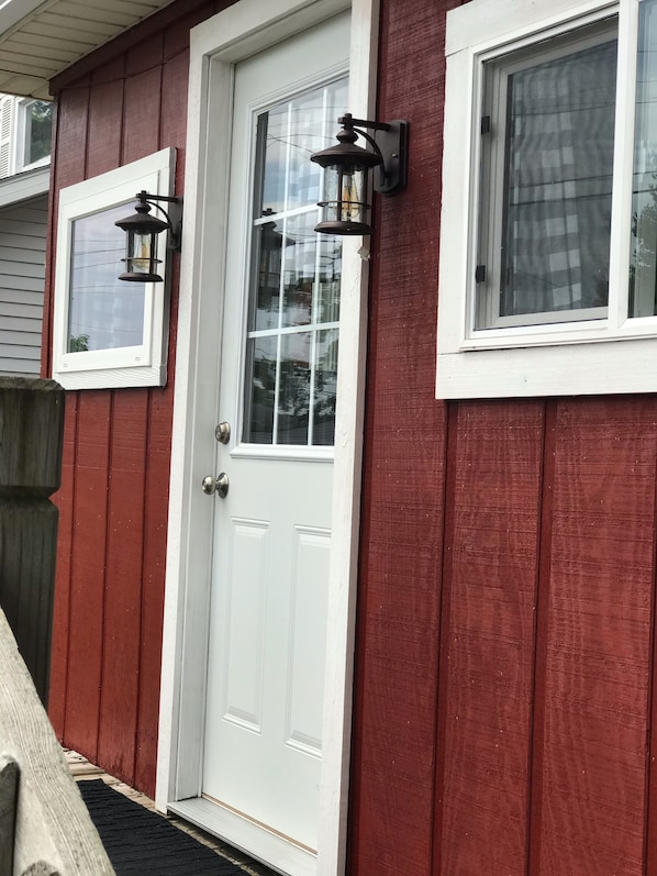 Lakeside Maison Rouge welcomes you!