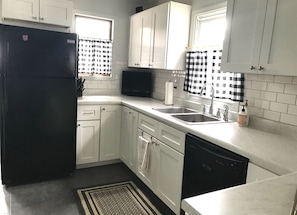 Newly renovated kitchen with plenty of amenities.