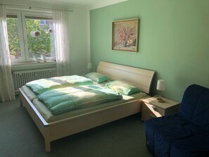 Großes Schlafzimmer