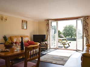 Open plan living space | Swallow’s Nest - Trentinney Farm Holiday Cottages, St Endellion, near Port Isaac