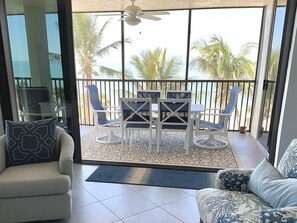 Full access sliders to the lanai.