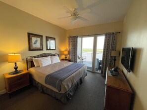 Bedroom 1 - King bed