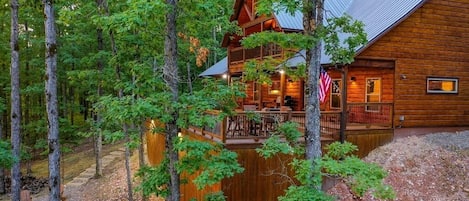 Mountain Dance Lodge - High-end luxury and MOUNTAIN TOP views- Sleeps 20