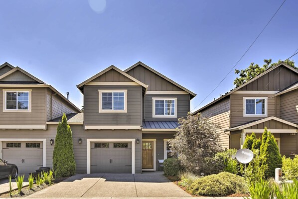 Milwaukie Vacation Rental | 4BR | 2.5BA | 1,660 Sq Ft | Single-Step Entry