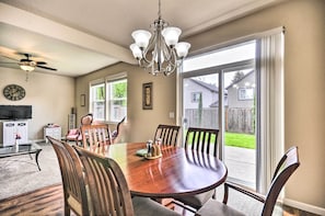 Dining Area | 2-Story Home