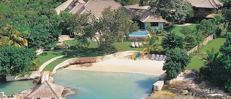 Amanoka villa on the beach in Jamaica