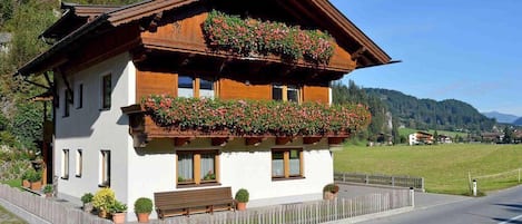 Haus Schiestl im Sommer