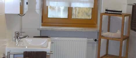 Appartement (68qm) mit Terrasse und Blick ins Grüne-Bad 68 qm
