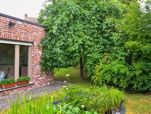 Grün, Vegetation, Eigentum, Gras, Garten, Haus, Baum, Natürliche Landschaft, Wand, Grundeigentum