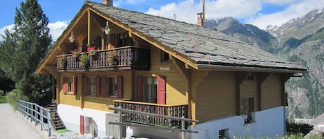 House, Property, Building, Mountain Range, Alps, Cottage, Roof, Mountain, Home, Rural Area