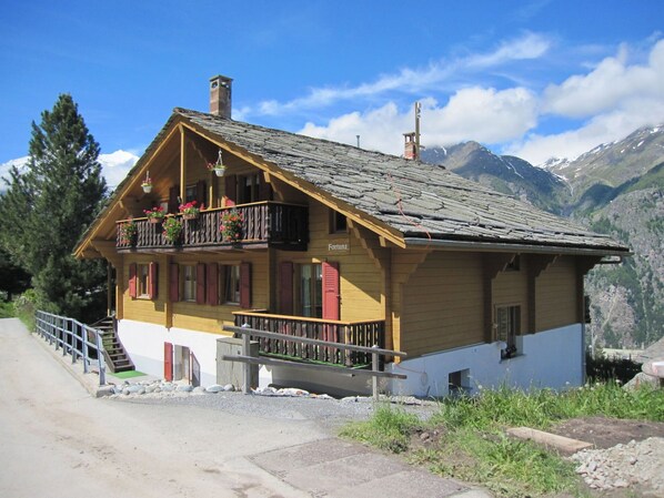 Maison, Propriété, Bâtiment, Chaîne De Montagnes, Alpes, Chalet, Toit, Montagne, Domicile, Zone Rurale