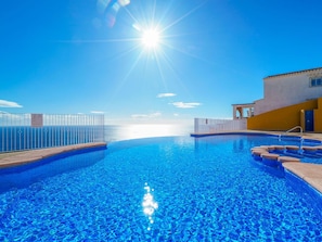 L'Eau, Bleu, Piscine, Ciel, Centre De Loisirs, Architecture, Loisir, Lumière Du Soleil, Immobilier, Bâtiment