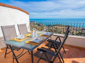 Propriété, Meubles, Pièce, Table, Balcon, Bâtiment, Immobilier, Vacances, Maison, Appartement