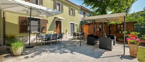 Pianta, Costruzione, Cielo, Proprietà, Finestra, Vaso Di Fiori, Albero, Manto Stradale, Shade, Casa