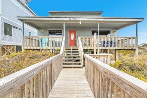 Walkway / Exterior - Oceanfront