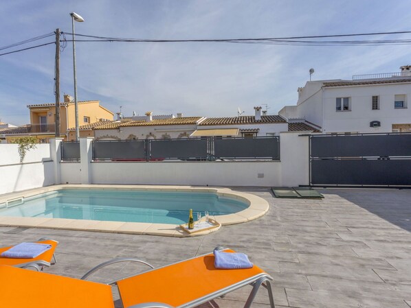 Ciel, Nuage, L'Eau, Fenêtre, Piscine, Bâtiment, Ombre, Architecture Navale, Immobilier, Design Urbain