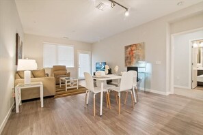 North Peninsula Menlo Park 2 Bedroom Dining Room