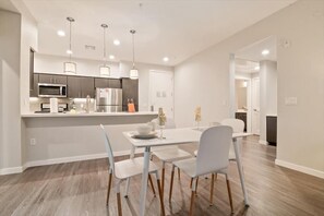 North Peninsula Menlo Park 2 Bedroom Dining Room