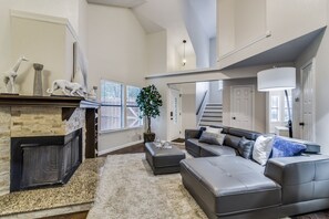 Luxurious living room, kick back and relax while chatting with family! 