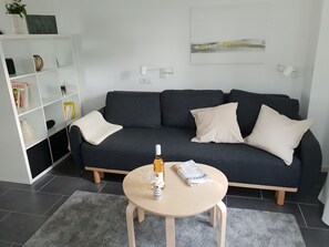 Wohnbereich mit Schlafsofa (1,30x2m)