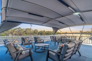 Upstair lounge 