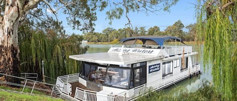 Moving Waters at Renmark Mooring