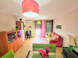 Spacious Living room with WIFI and Airconditioning