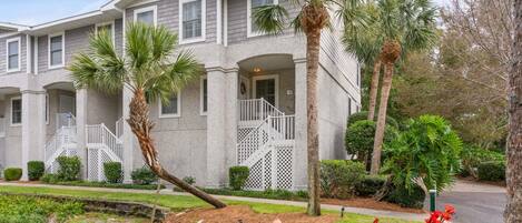 Redfish Retreat - End Unit and steps to the pool