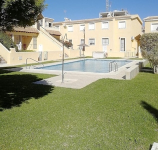 2 bedroom apartment overlooking pool in Villamartin close to Golf Courses