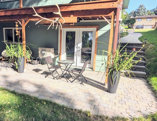 Entrance and patio. Please note stairs.