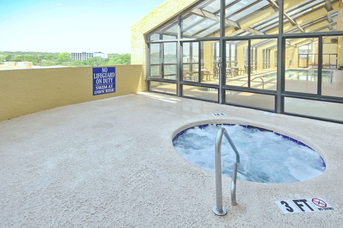 GORGEOUS VIEW OCEANFRONT CONDO W/HUGE SUNDECK BALCONY ON GOLDEN MILE