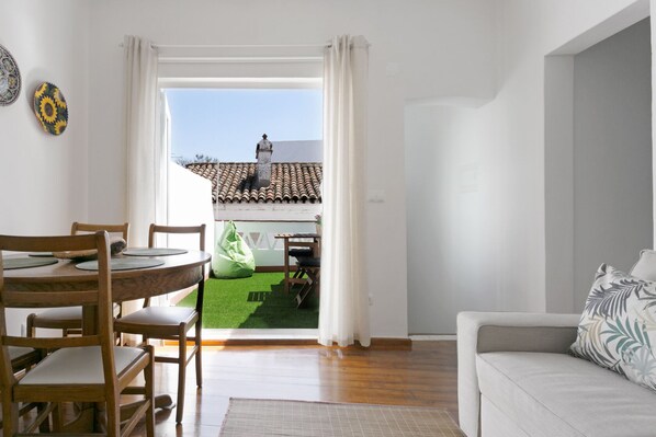 Living room & terrace