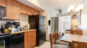 ClubWyndhamTowersontheGrove-2BedroomwithAmenities-002