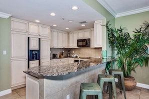 Fully equipped kitchen and breakfast bar