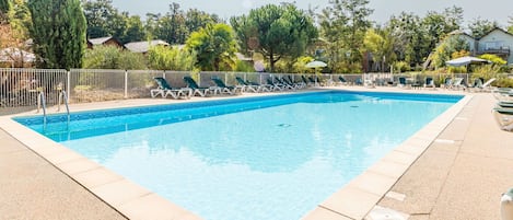 Piscina, Proprietà, Immobiliare, Tempo Libero, Acqua, Vacanza, Casa, Costruzione, Erba, Albero