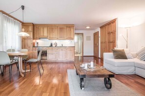 Kitchen, dining area, seating area