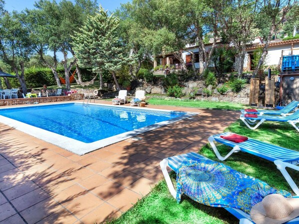 Piscine, Propriété, Loisir, Recours, Vacances, Immobilier, Herbe, Centre De Loisirs, Maison, Bâtiment
