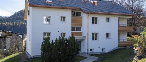 Plant, Sky, Property, Building, Window, Tree, Land Lot, House, Cottage, Grass