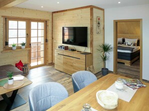 Zimmer, Möbel, Eigentum, Gebäude, Interior Design, Haus, Wohnzimmer, Cabinetry, Fussboden, Schlafzimmer