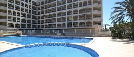 Water, Sky, Building, Property, Swimming Pool, Azure, Window, House, Urban Design, Condominium