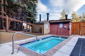 Snowcrest Condominiums offers a spacious hot tub.