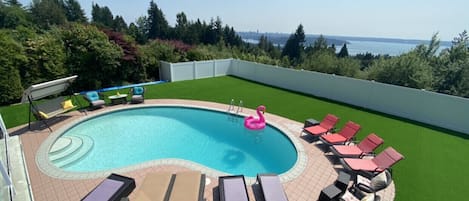 Heated pool is available with extra charge and at least 5 days notice.