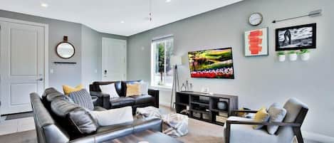 417 Spacious and Homey Family Room with LCD Smart TV and art accents