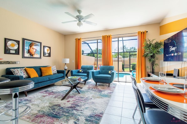 Welcome to Retro Retreat  at Windsor Hills! Minutes from the Magic!
