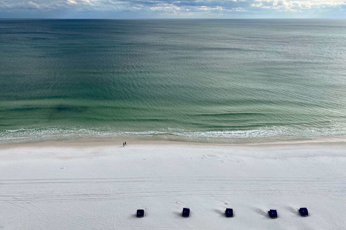 2nd Floor Lovely Condo Great Amenities, Gulf View, Large Balcony