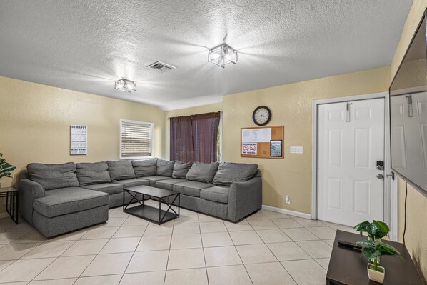 Kyle: ''If your gonna book in the area of west palm/riviera beach Michael is your guy. He’s very laid back and great communication!''