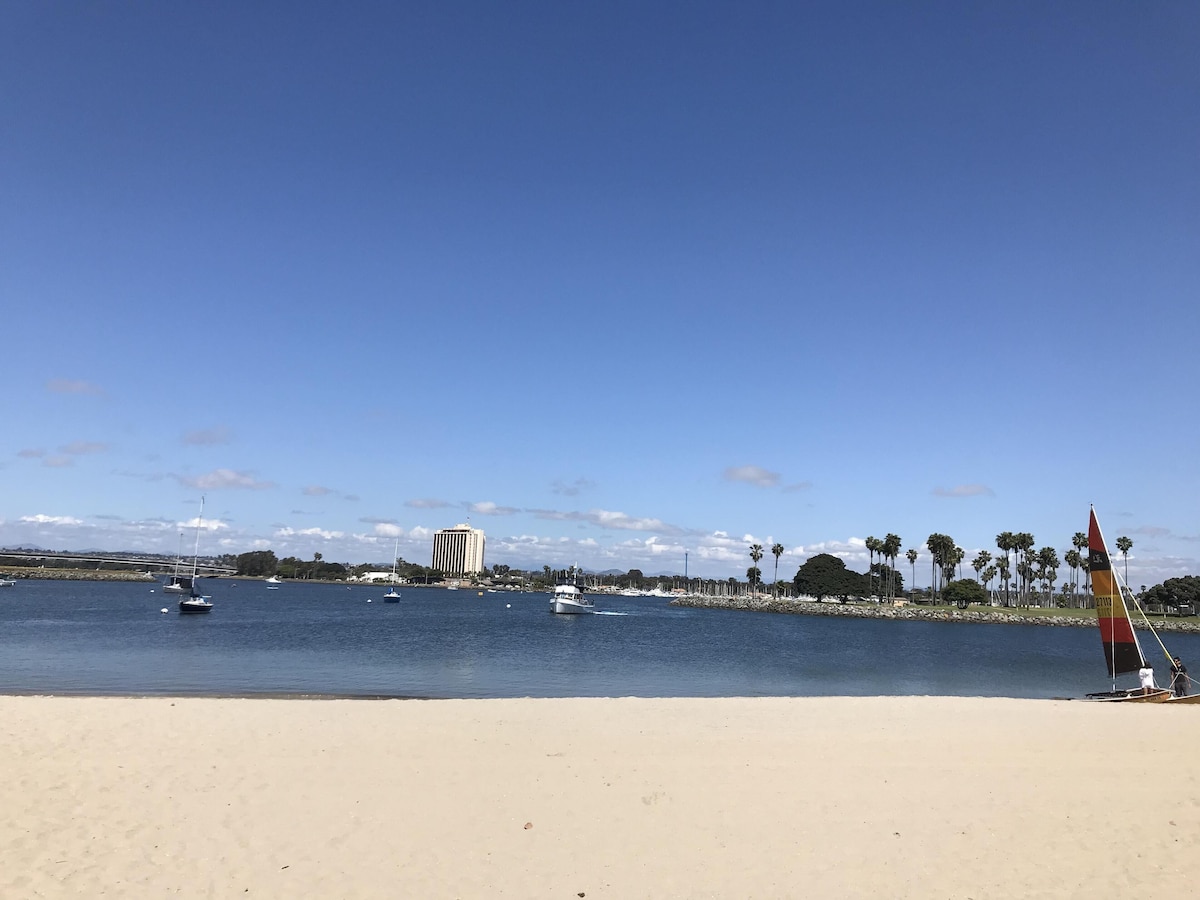 Epic Patio, Comfortable, Seconds to Beach, Toys!