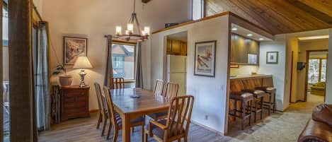 Open floorplan with vaulted ceilings