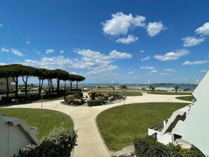 Himmel, Wolke, Pflanze, Schatten, Grundstueck, Urban Design, Öffentlicher Raum, Gras, Landschaft, Freizeit